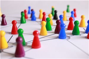 איך להיעזר בחלל העבודה המשותף כדי ליצור קשרים עם אנשים מתחומים אחרים?